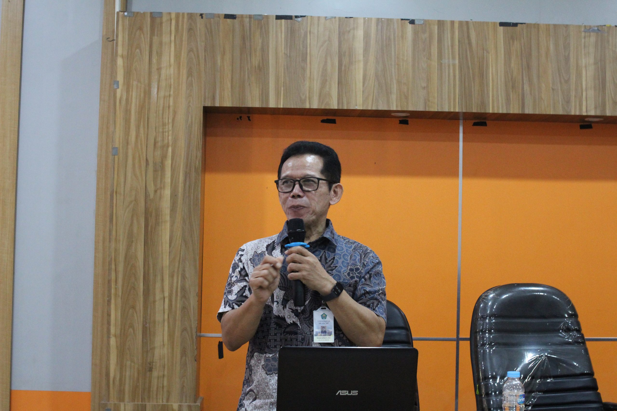 UNISMA Bekasi dan Sekolah Lansia Gelar Edukasi Peduli Lingkungan di Gedung KONI Kota Bekasi (7)