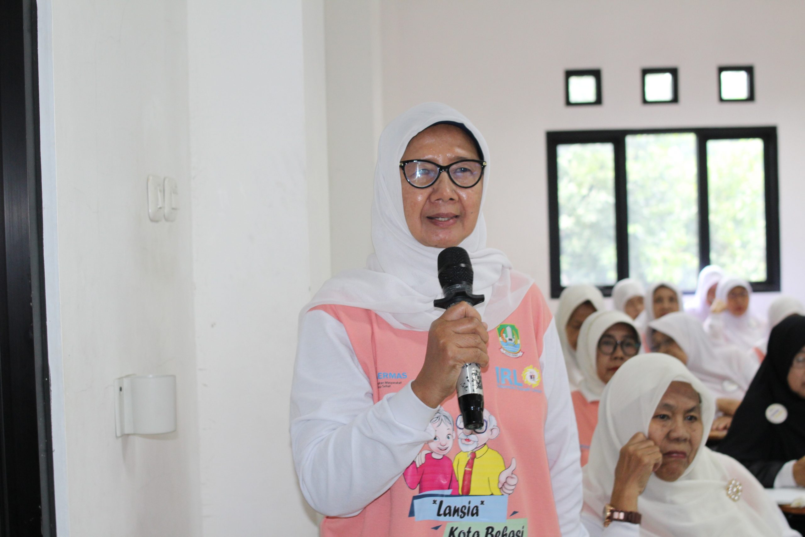 Sekolah-Lansia-BERSINAR-Kota-Bekasi-bersama-UPTD-Pengendalian-Penduduk-Kec.-Bekasi-Selatan-Gelar-Edukasi-Makanan-Bergizi-Kesehatan-Lansia-di-kampus-UNISMA-Bekasi-12-scaled