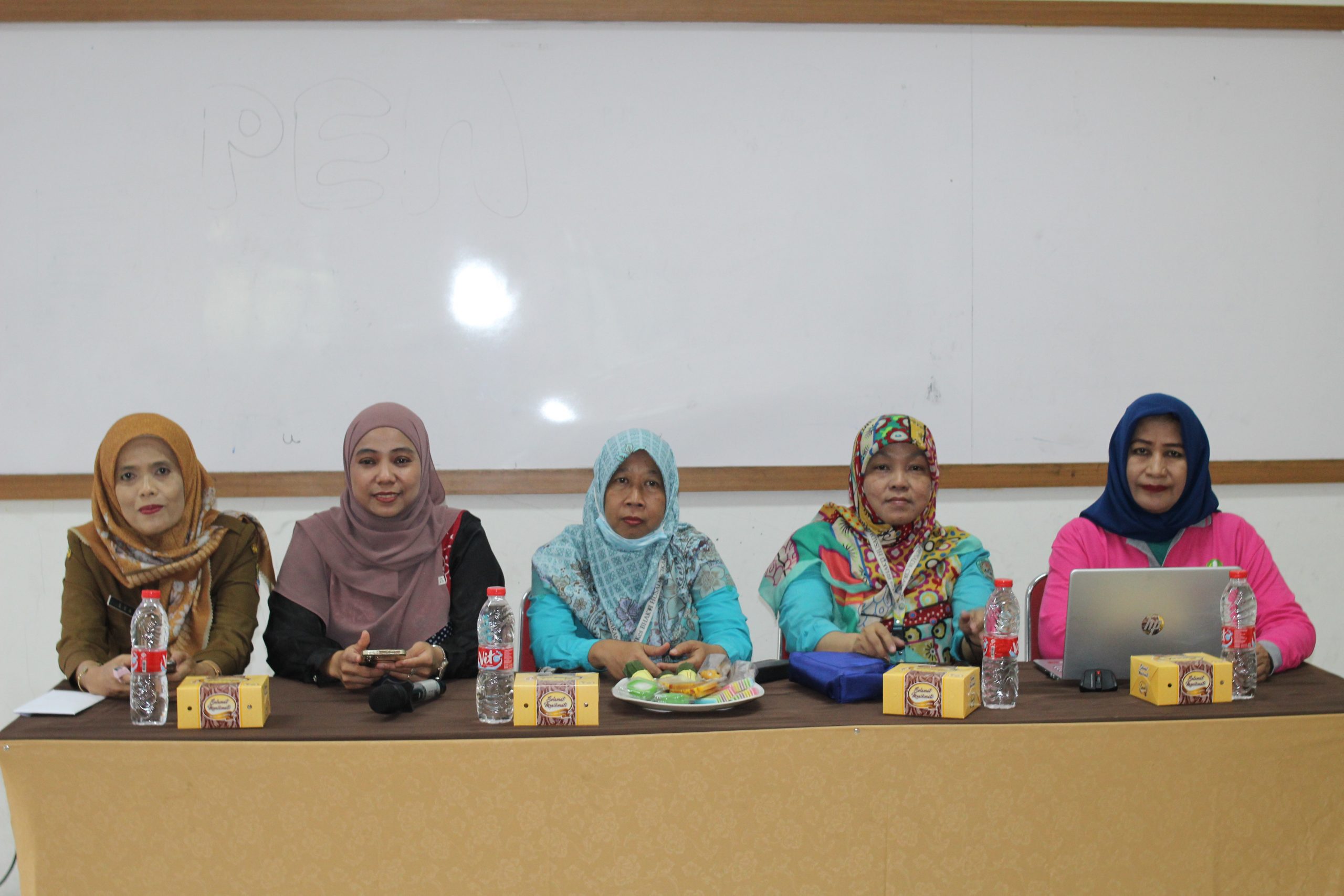 Sekolah-Lansia-BERSINAR-Kota-Bekasi-bersama-UPTD-Pengendalian-Penduduk-Kec.-Bekasi-Selatan-Gelar-Edukasi-Makanan-Bergizi-Kesehatan-Lansia-di-kampus-UNISMA-Bekasi-3-scaled