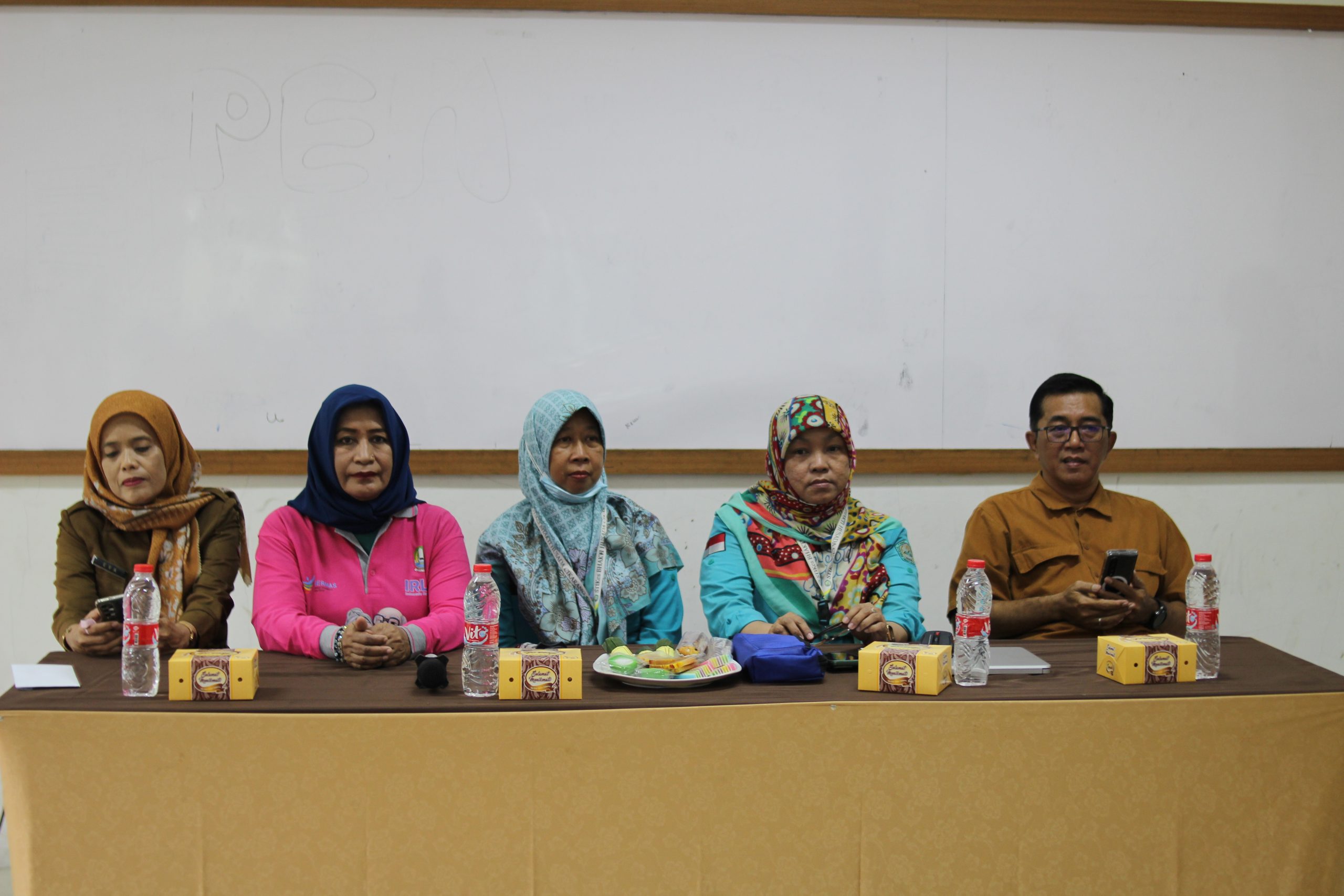 Sekolah-Lansia-BERSINAR-Kota-Bekasi-bersama-UPTD-Pengendalian-Penduduk-Kec.-Bekasi-Selatan-Gelar-Edukasi-Makanan-Bergizi-Kesehatan-Lansia-di-kampus-UNISMA-Bekasi-4-scaled