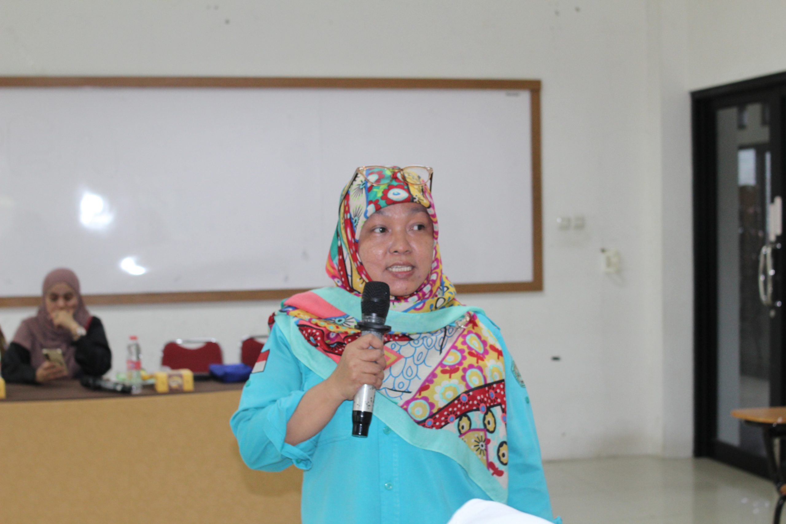 Sekolah-Lansia-BERSINAR-Kota-Bekasi-bersama-UPTD-Pengendalian-Penduduk-Kec.-Bekasi-Selatan-Gelar-Edukasi-Makanan-Bergizi-Kesehatan-Lansia-di-kampus-UNISMA-Bekasi-7-scaled