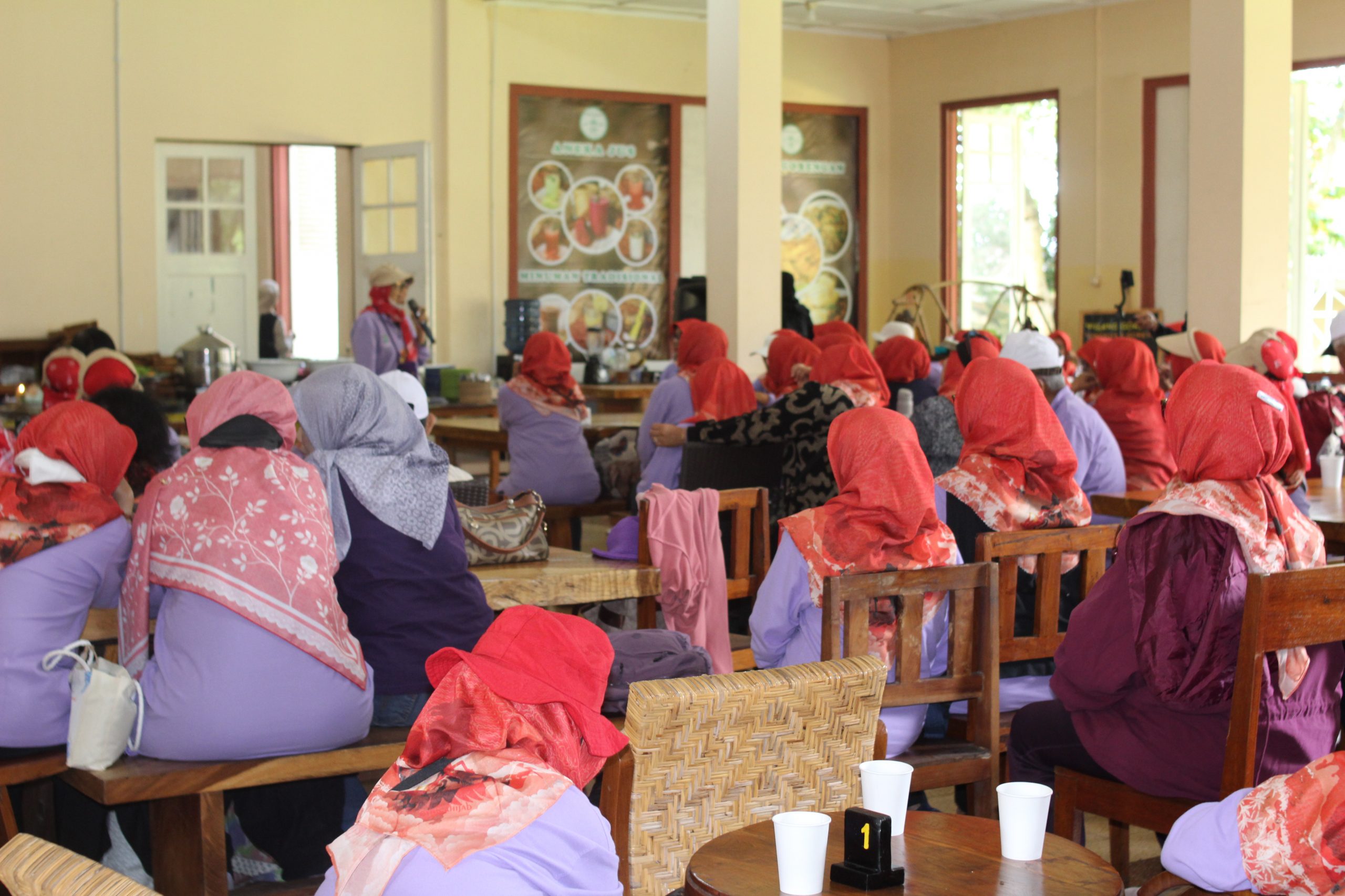 Pelepasan Sekolah Lansia Bersinar Kecamatan Bekasi Selatan Standar 2 Wujud Kebahagiaan dan Semangat Belajar di Usia Emas (5)